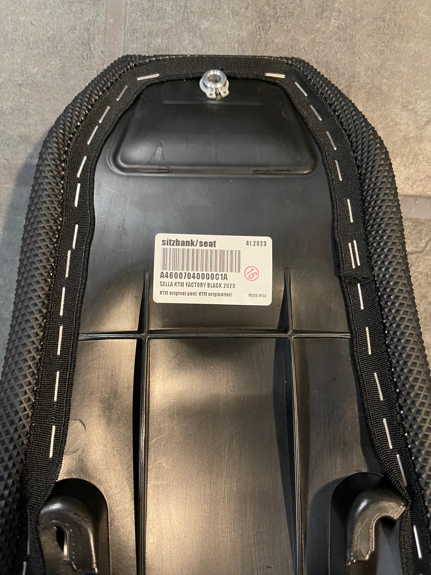 FACTORY RACING-SITZBANK