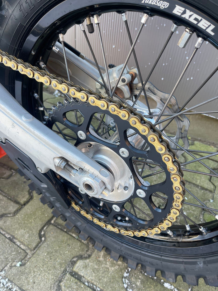 Kette und Kettenrad an einer KTM
