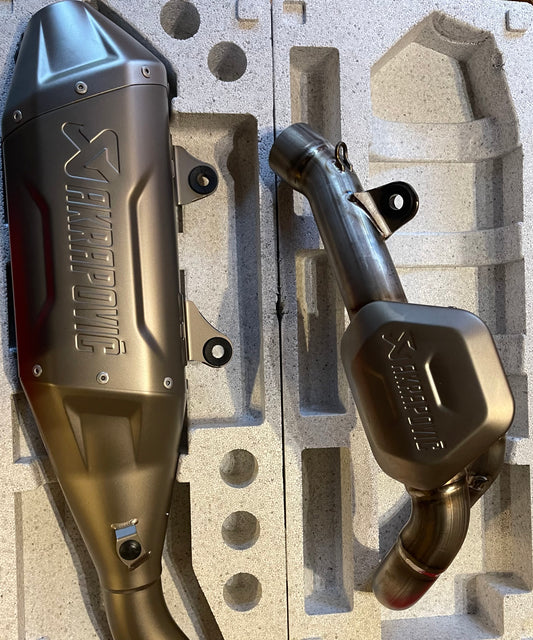 AKRAPOVIC  "EVOLUTION LINE"